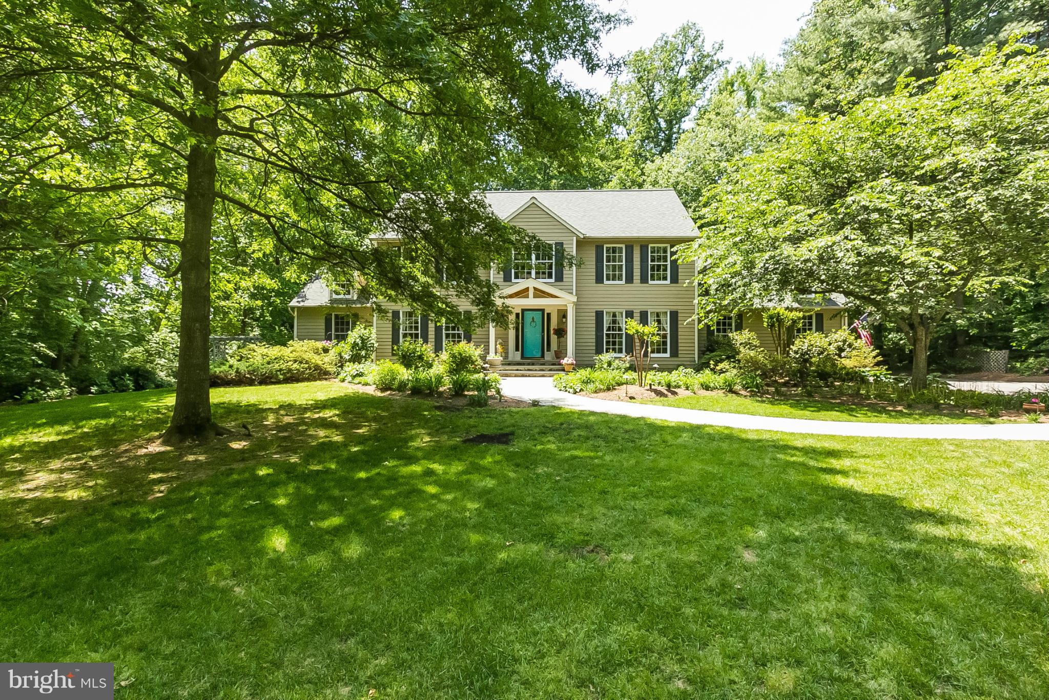 25 Shadow Point Court Edgewater, MD 21037 - Photo 3 of 28 Lush front yard