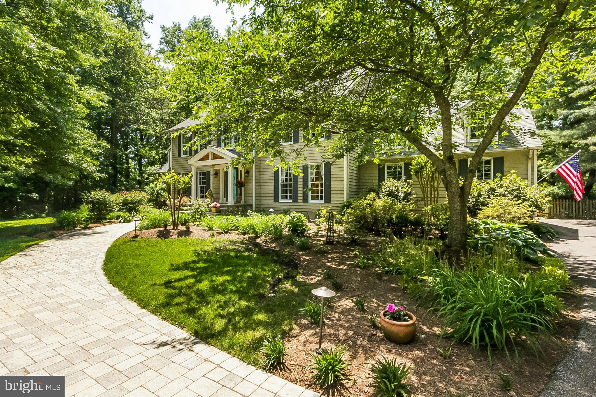 25 Shadow Point Court Edgewater, MD 21037 - Photo 4 of 28 Landscaped walkway to front door