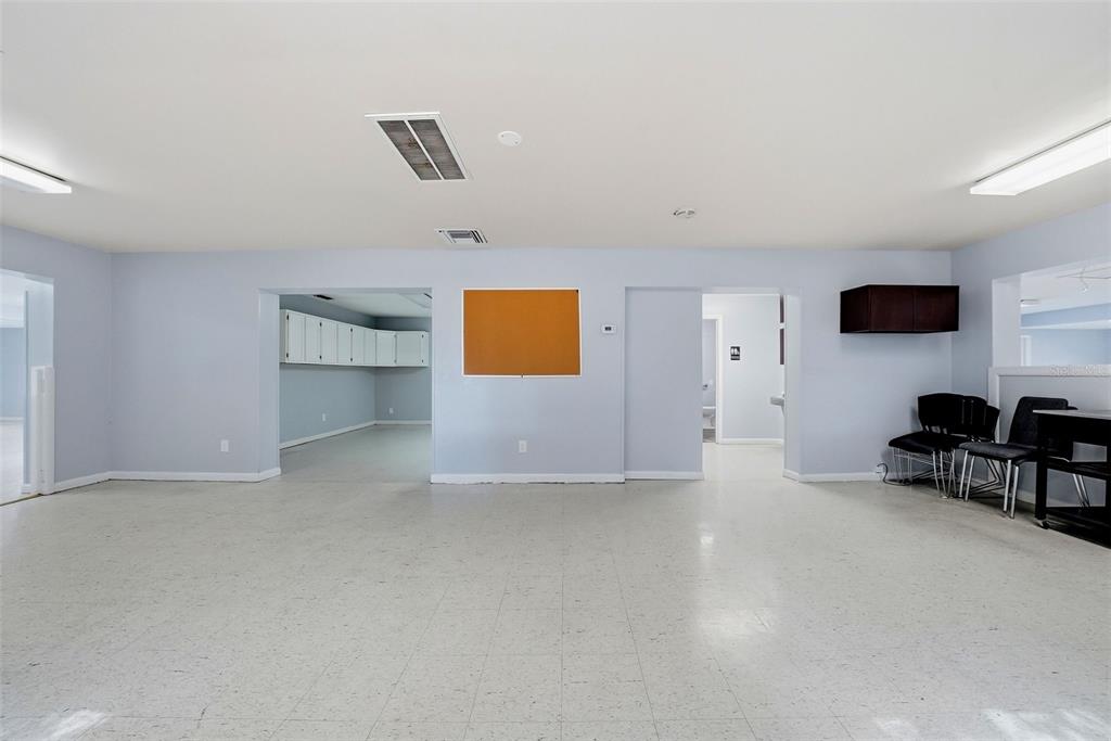 2886 Whitney Road Clearwater, FL 33760 - Photo 8 of 41