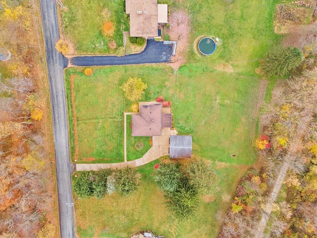 158 McConnell Road McDonald, PA 15057 - Photo 3 of 24 a bathroom with a sink