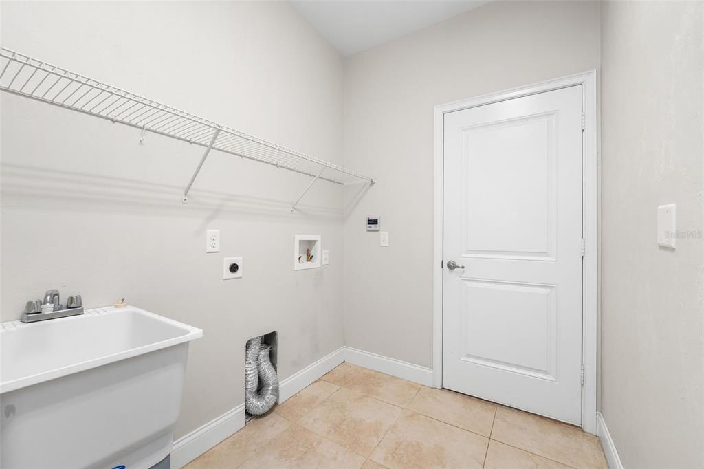 16617 Northwest 194th Street High Springs, FL 32643 - Photo 29 of 32 a view of an empty room