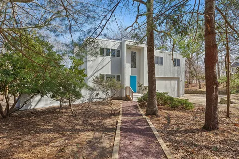 $2,250,000 | 5 Rosemaries Lane, East Hampton, NY 11937