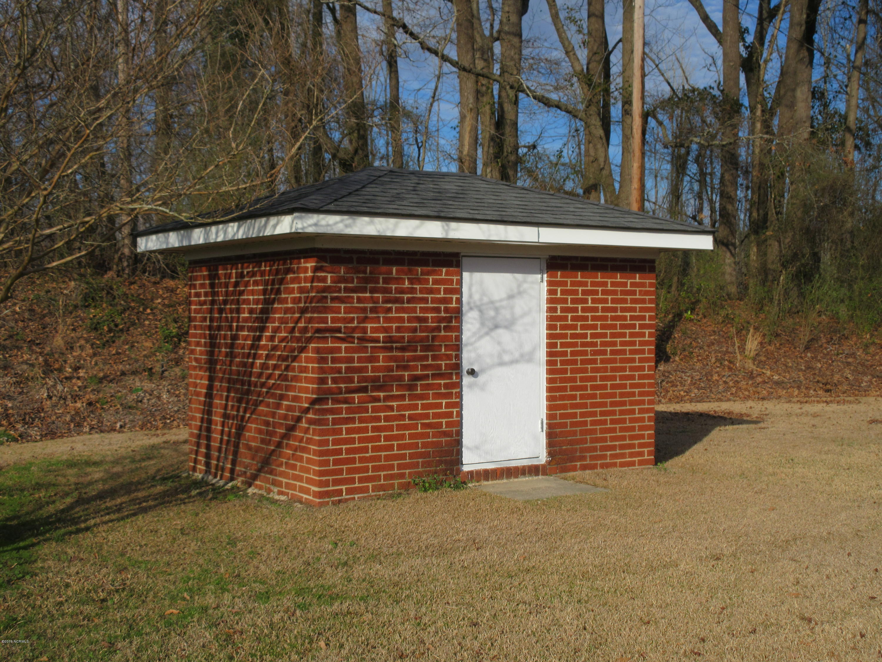 1064 Elmore Farms Road Kinston, NC 28501 - Photo 6 of 27 IMG_0098