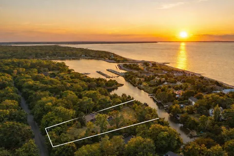 $6,795,000 | 206 Water Hole Road, East Hampton, NY 11937