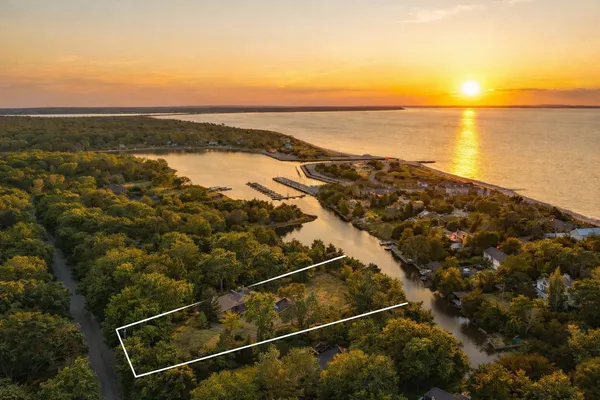 $6,795,000 | 206 Water Hole Road, East Hampton, NY 11937