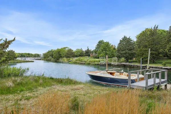 $6,795,000 | 206 Water Hole Road, East Hampton, NY 11937