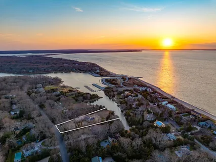 $7,495,000 | 206 Water Hole Road, East Hampton, NY 11937