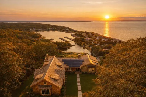 $6,795,000 | 206 Water Hole Road, East Hampton, NY 11937