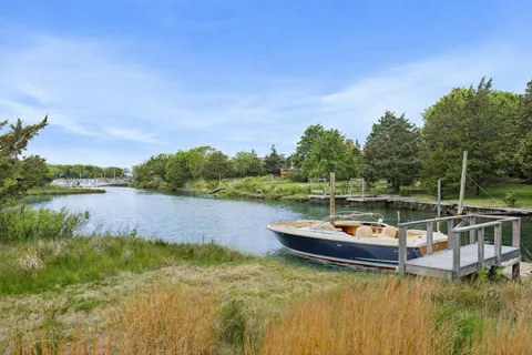 $7,495,000 | 206 Water Hole Road, East Hampton, NY 11937