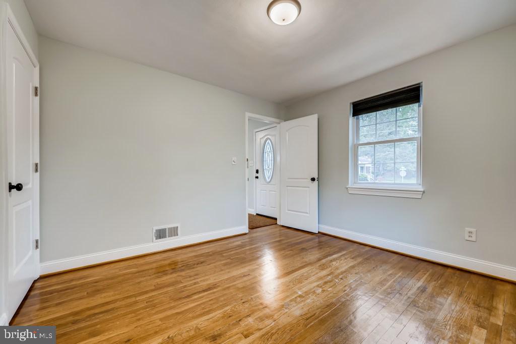 2717 Arcola Avenue Silver Spring, MD 20902 - Photo 11 of 35 Living room