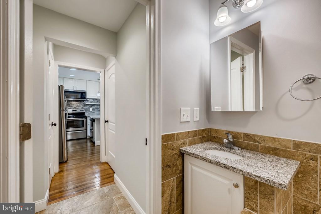 2717 Arcola Avenue Silver Spring, MD 20902 - Photo 12 of 35 1st-floor full bath