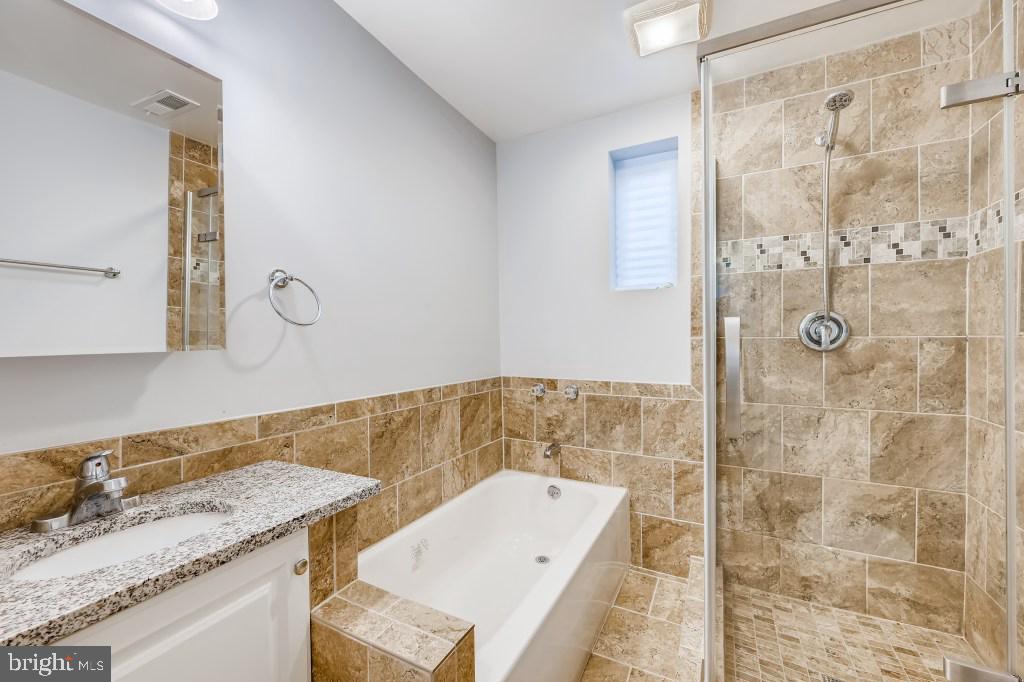 2717 Arcola Avenue Silver Spring, MD 20902 - Photo 13 of 35 1st-floor full bath