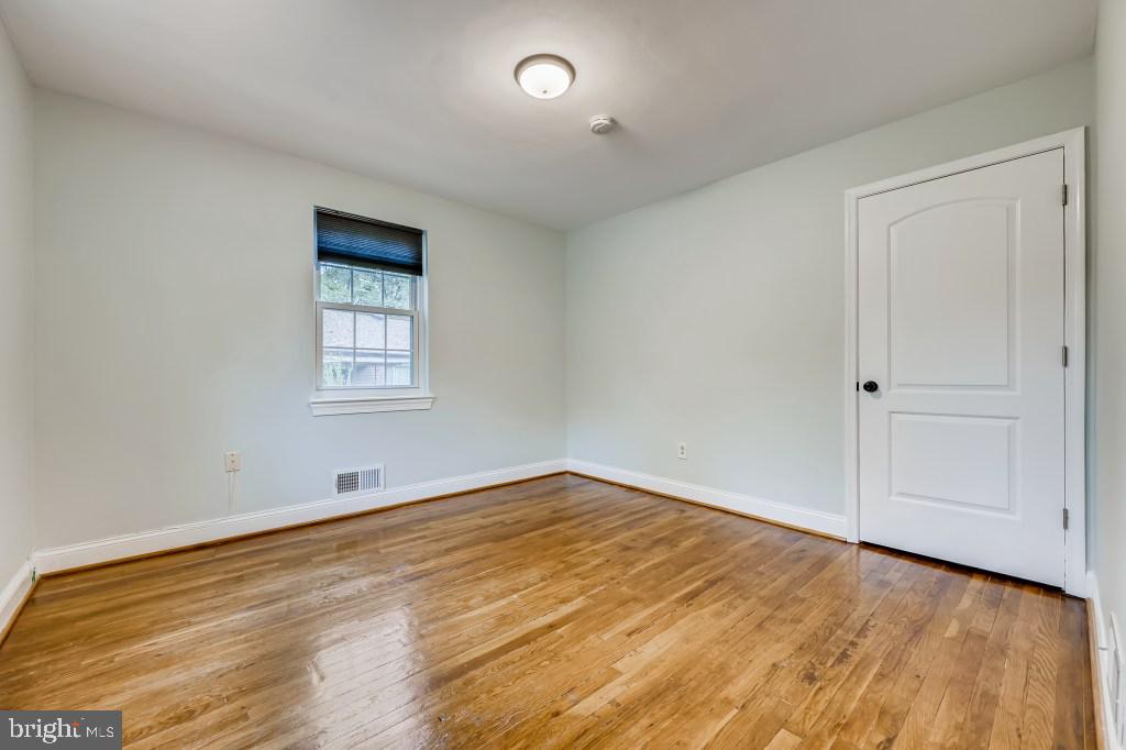 2717 Arcola Avenue Silver Spring, MD 20902 - Photo 10 of 35 Living room