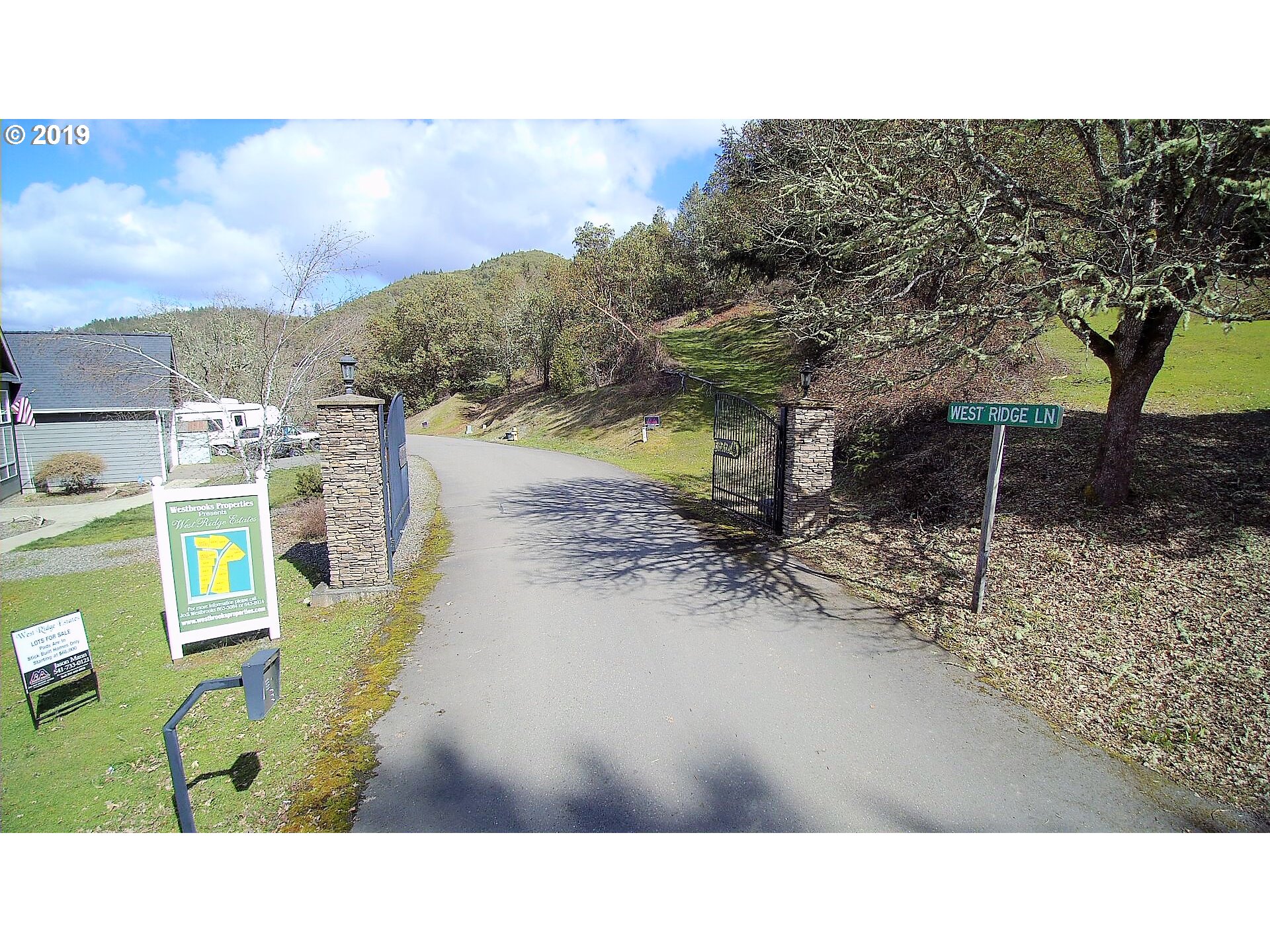 115 West Ridge Lane Myrtle Creek, OR 97457 - Photo 5 of 11 a black and white photo of a building