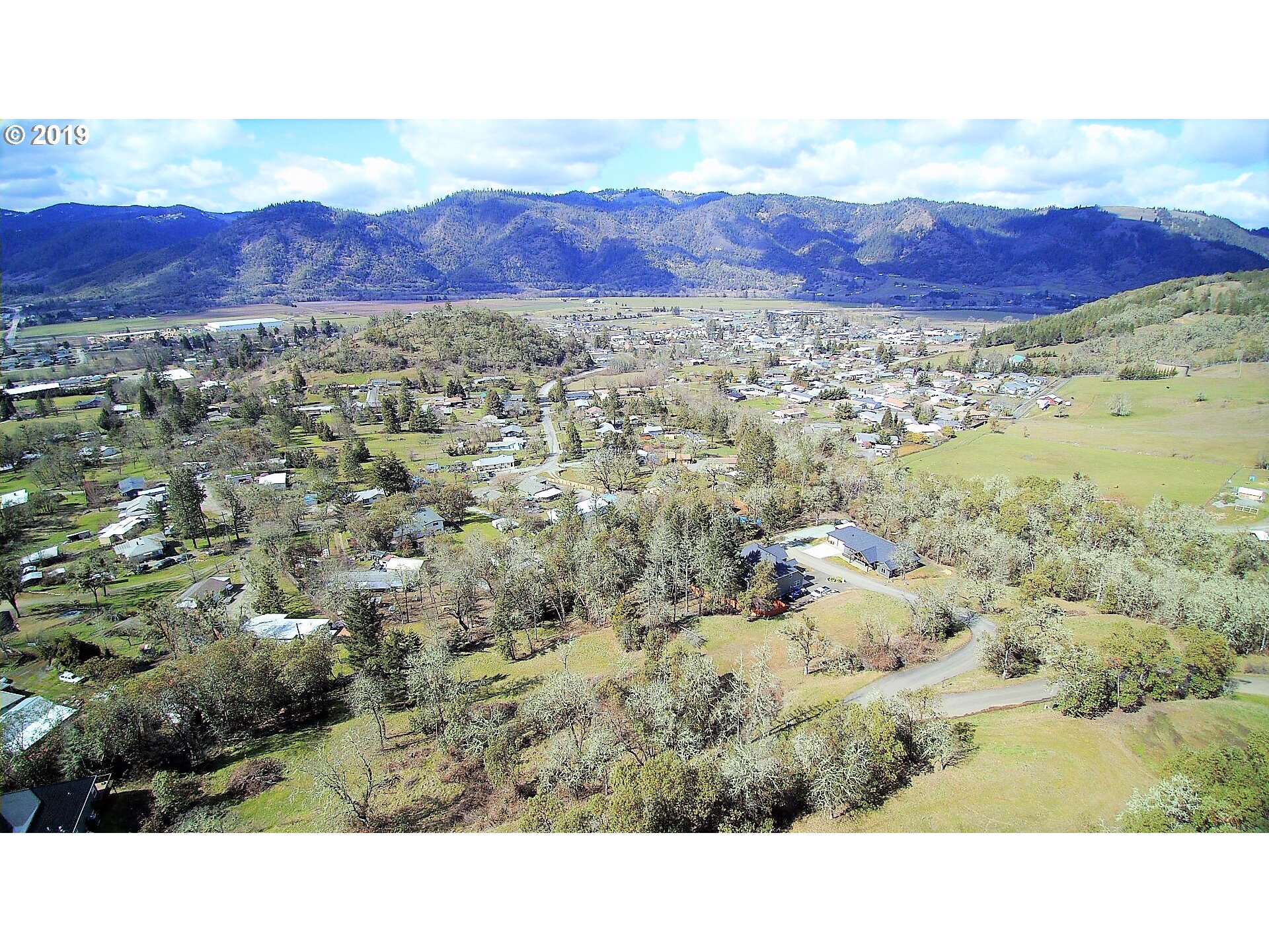 115 West Ridge Lane Myrtle Creek, OR 97457 - Photo 6 of 11 a outdoor view