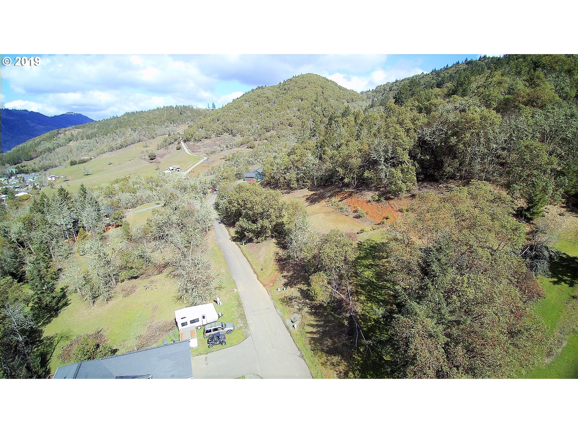 115 West Ridge Lane Myrtle Creek, OR 97457 - Photo 9 of 11 a view of a mountain from a balcony