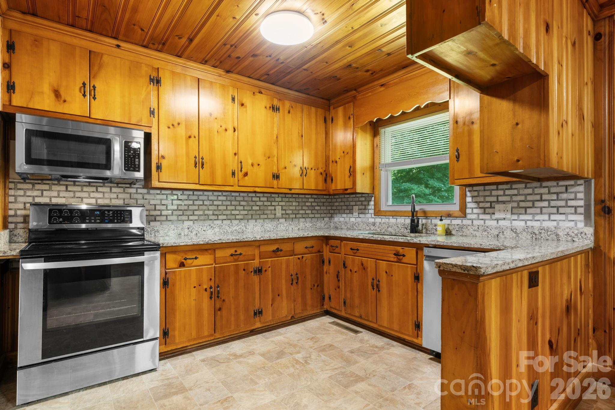 704 4th Street Southwest Conover, NC 28613 - Photo 8 of 28