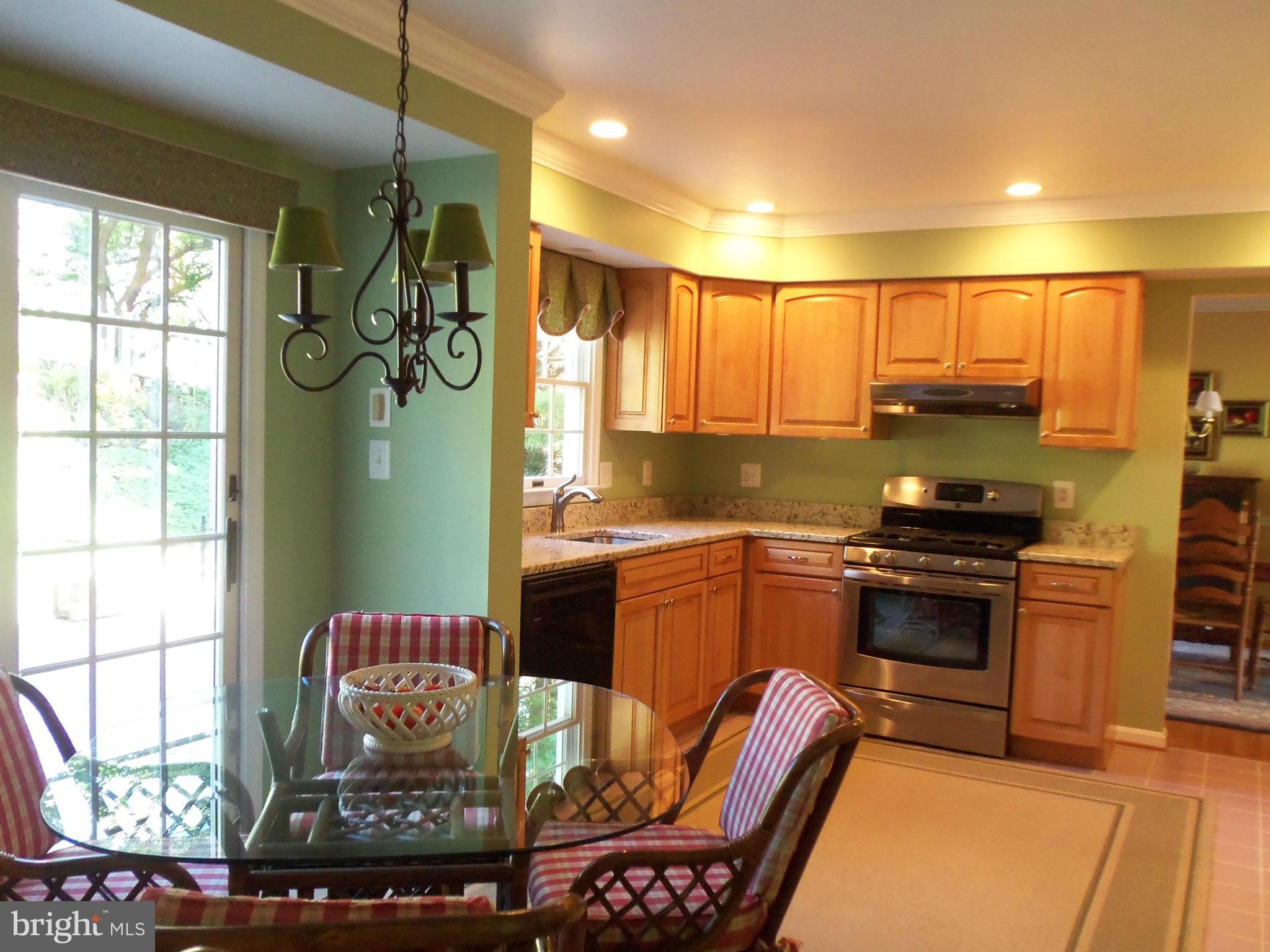 9540 Hallhurst Road Baltimore, MD 21236 - Photo 7 of 28 eat-in kitchen