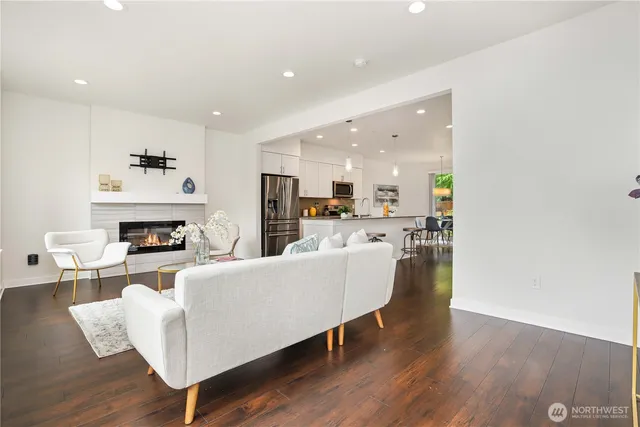 $692,500 | 14913 48th Avenue West, Unit C4, Edmonds, WA 98026