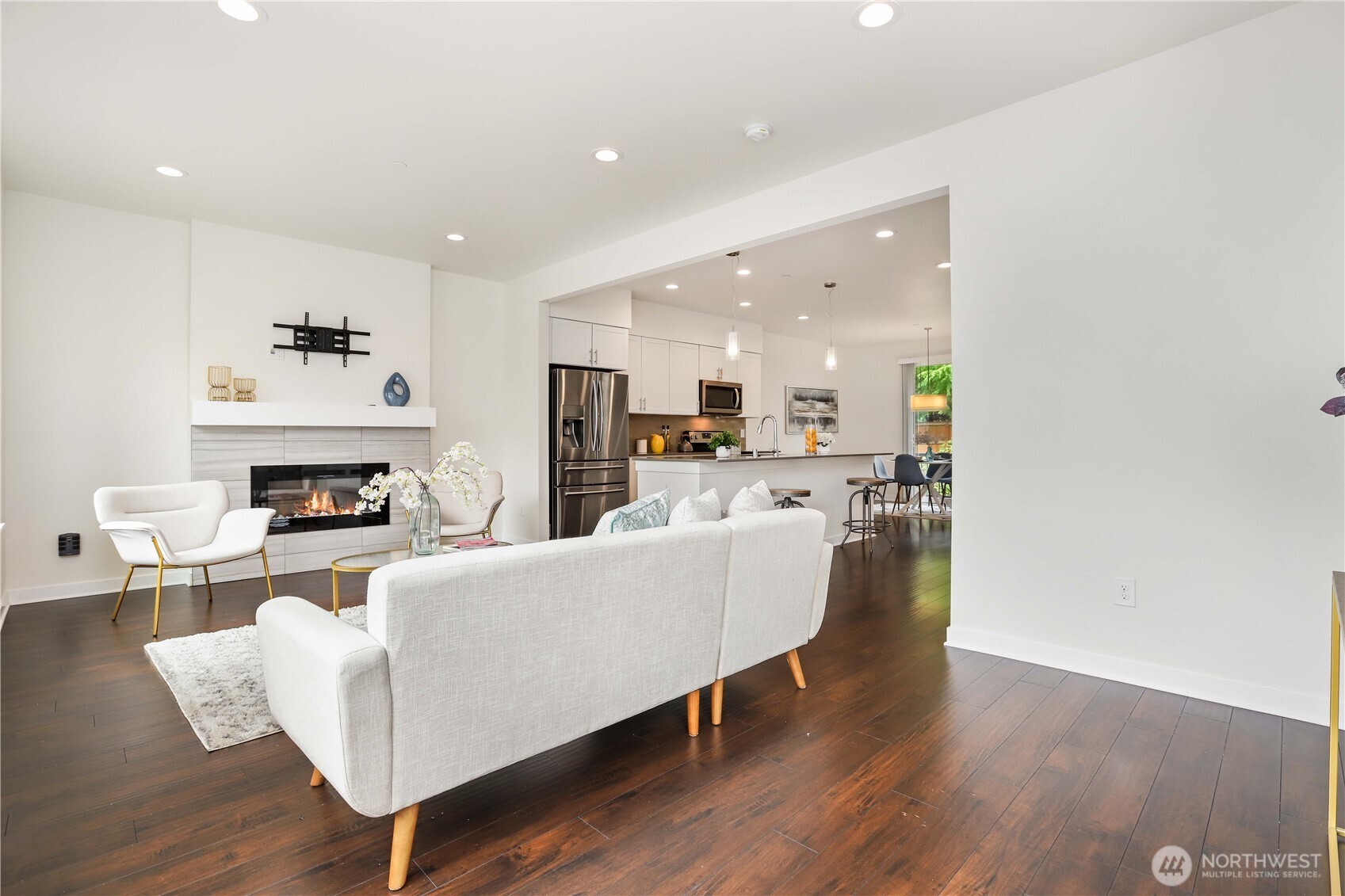 14913 48th Avenue West, Unit C4 Edmonds, WA 98026 - Photo 13 of 32 a living room with furniture and a fireplace
