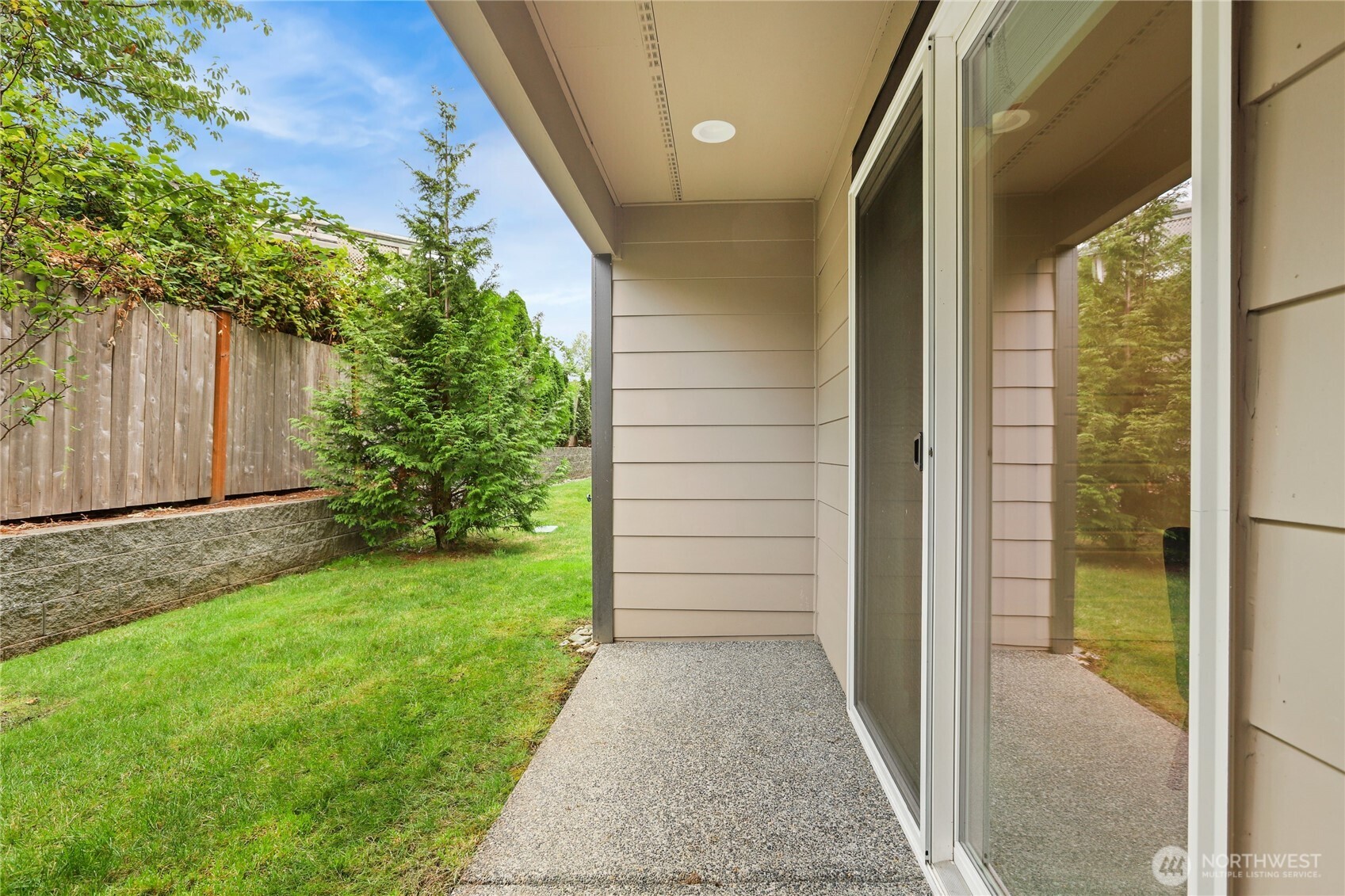 14913 48th Avenue West, Unit C4 Edmonds, WA 98026 - Photo 30 of 32 a view of a pathway of a house