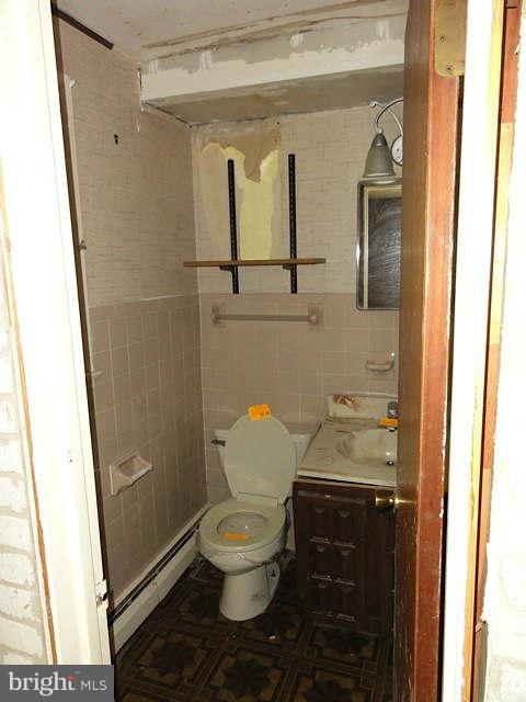 9409 Blackstone Road Manassas, VA 20110 - Photo 15 of 18 Bath