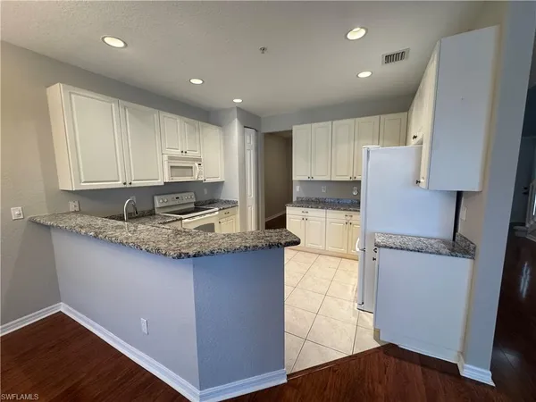 $2,600 | 1410 Mariposa Circle, Unit 105, Naples, FL 34105