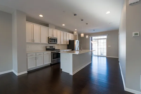$469,000 | 2534 Huntleigh Lane, Woodridge, IL 60517