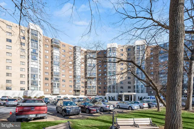 $174,900 | 15107 Interlachen Drive, Unit 2725, Silver Spring, MD 20906