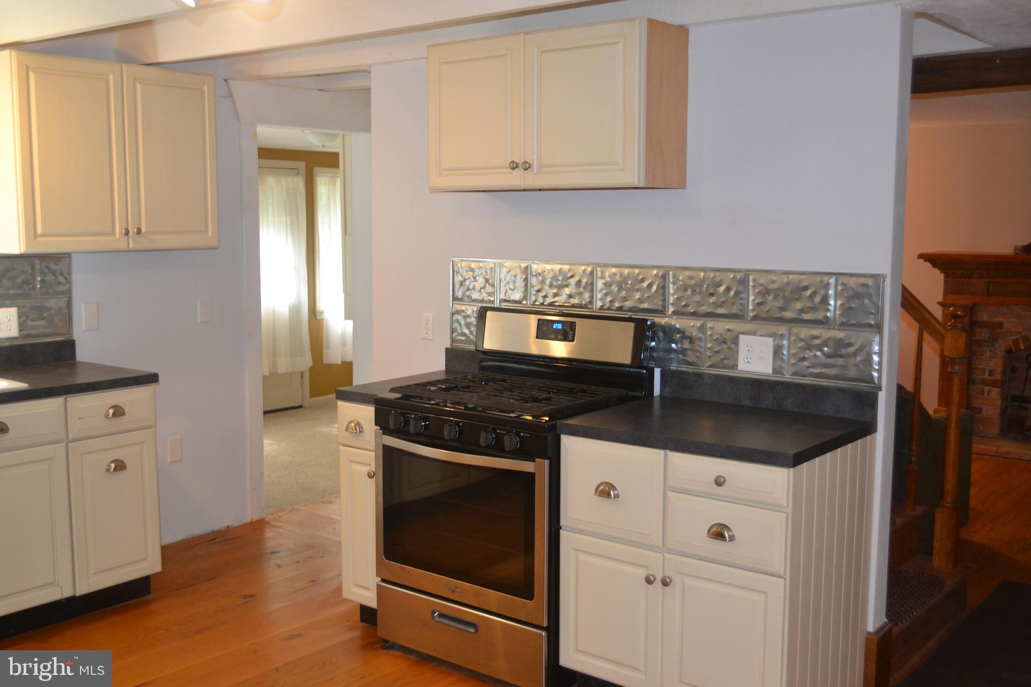23261 Bush Neck Road Bozman, MD 21612 - Photo 9 of 27 New 5 burner gas stove