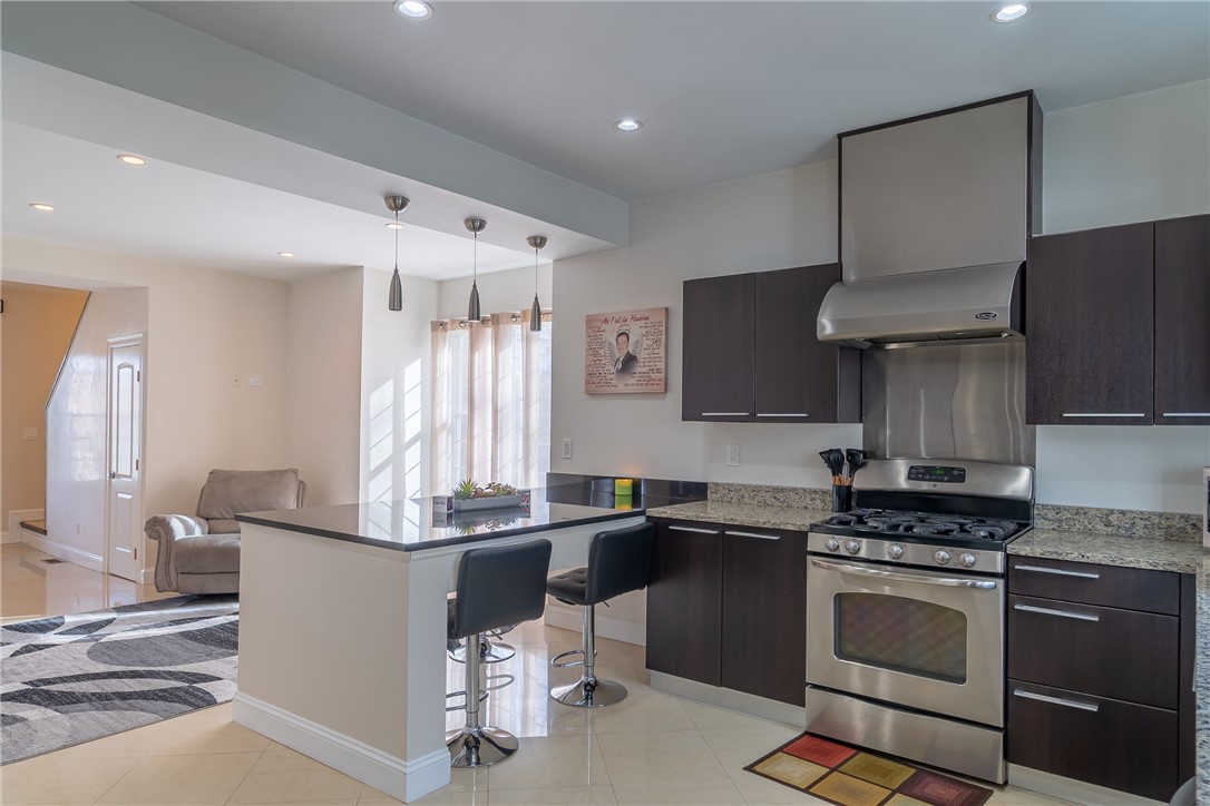 594 River Road Lincoln, RI 02865 - Photo 6 of 25