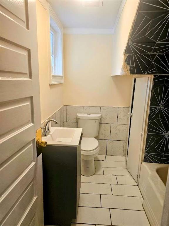 354 South Main Street Thomaston, GA 30286 - Photo 19 of 24 a bathroom with a sink a toilet and shower