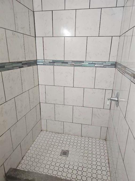 354 South Main Street Thomaston, GA 30286 - Photo 10 of 24 a bathroom with a shower