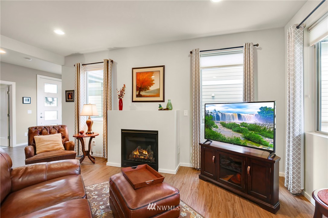 10628 Southeast 187th Place Renton, WA 98055 - Photo 4 of 25 Gallery Image 4
