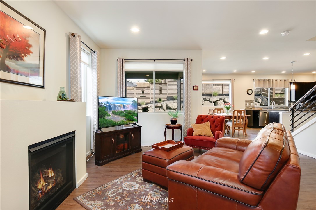 10628 Southeast 187th Place Renton, WA 98055 - Photo 5 of 25 Gallery Image 5