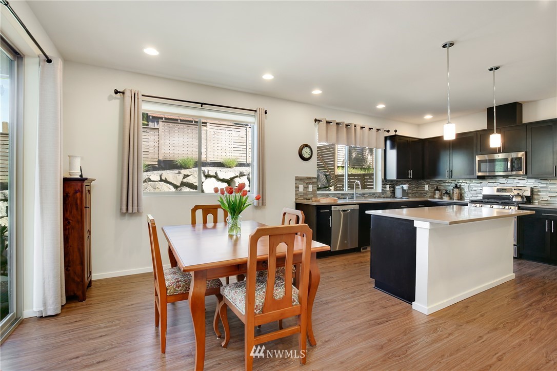 10628 Southeast 187th Place Renton, WA 98055 - Photo 7 of 25 Gallery Image 7