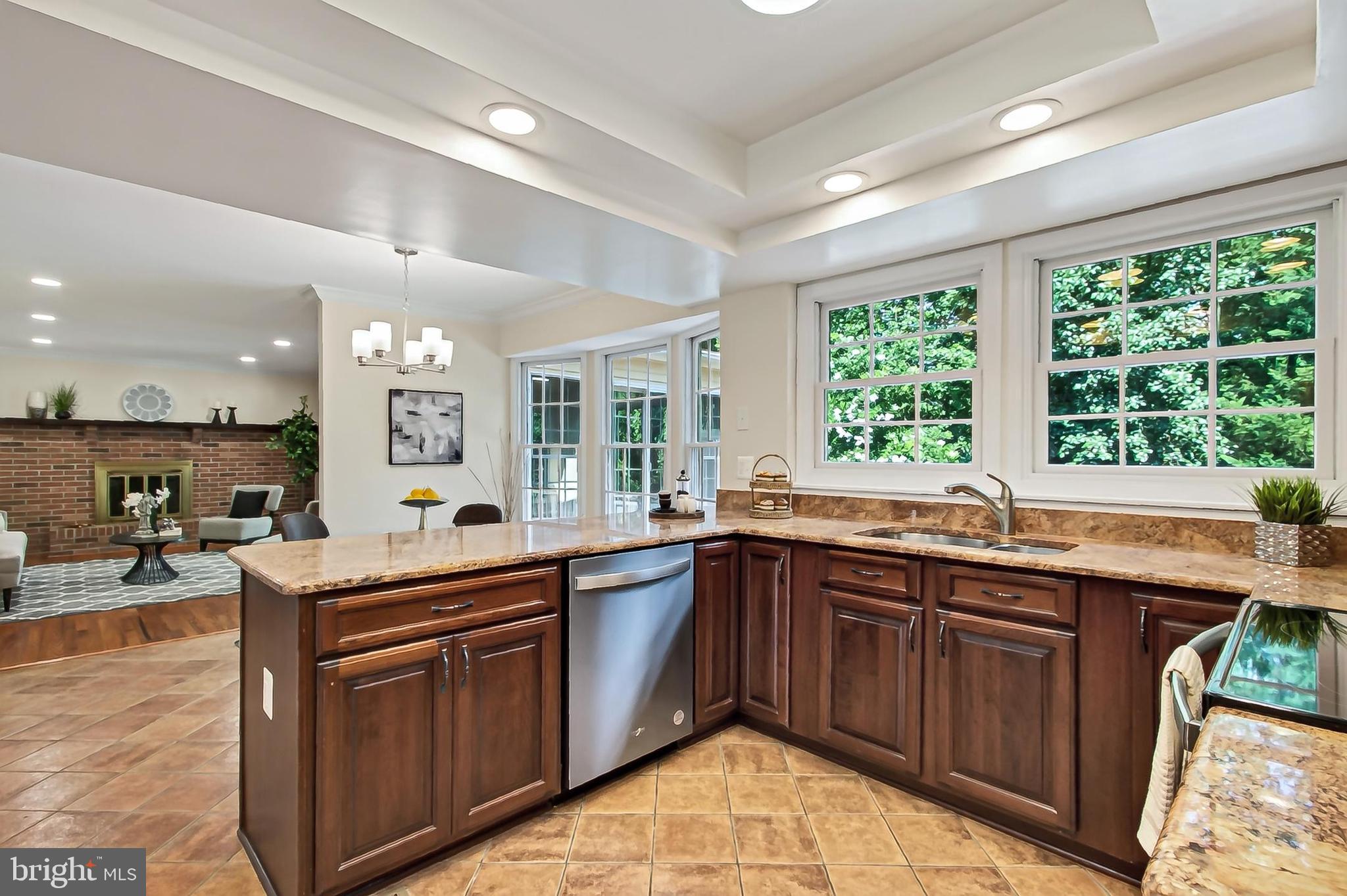 11601 Quail Ridge Court Reston, VA 20194 - Photo 29 of 87 Large kitchen with granite countertops.
