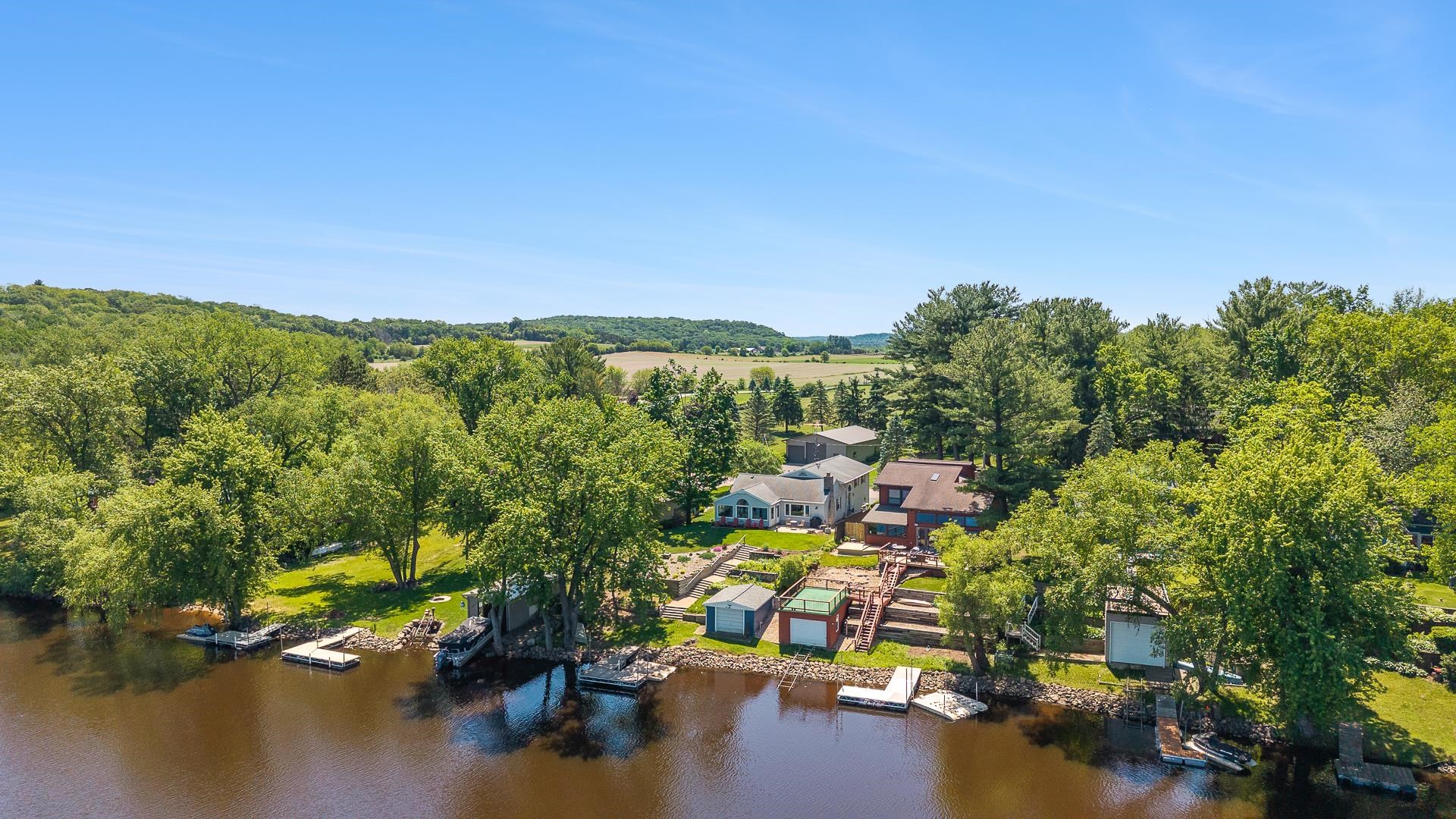 W10126 Schiefelbein Road Poynette, WI 53955 - Photo 2 of 43