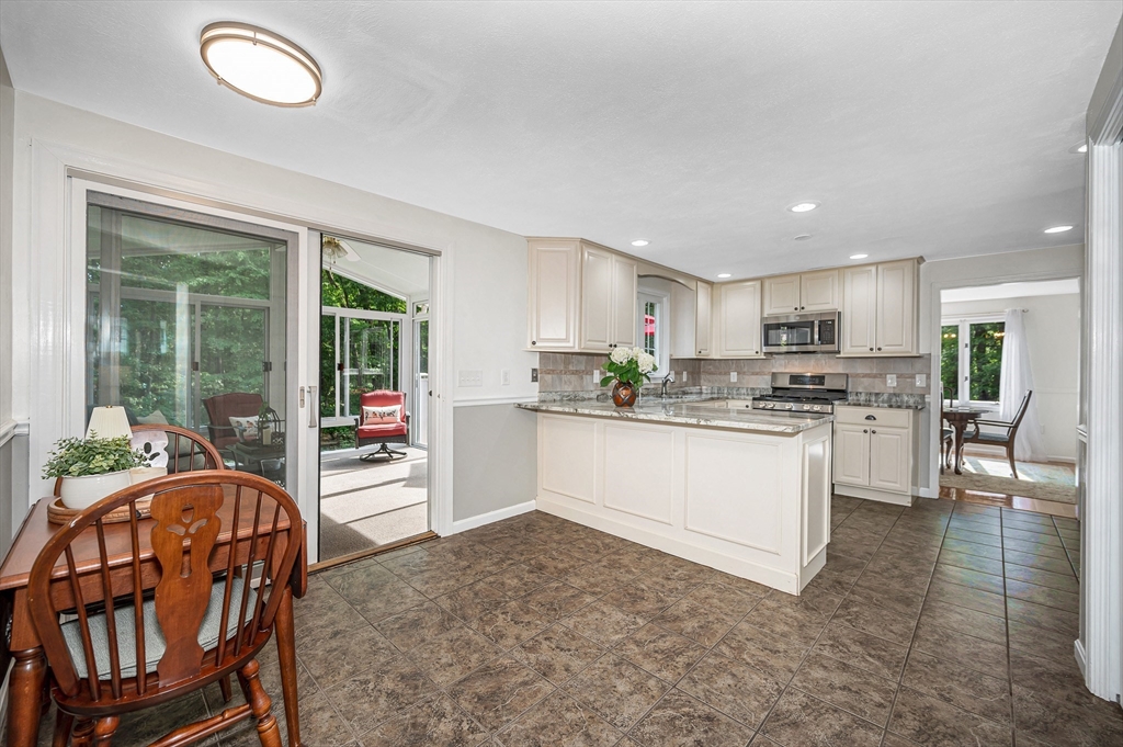 207 Trout Brook Road Dracut, MA 01826 - Photo 9 of 42