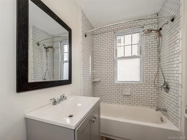 $2,500 | 236 Mansion Street, Unit 1, Poughkeepsie, NY 12601