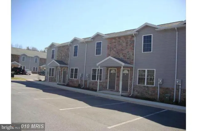 $1,075 | 10620 Sunburst Gardens Drive, Unit C, Waynesboro, PA 17268