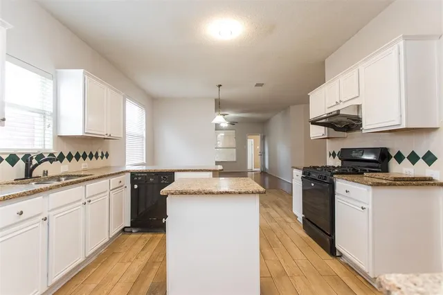 $2,600 | 738 Opal Lane, Mesquite, TX 75149