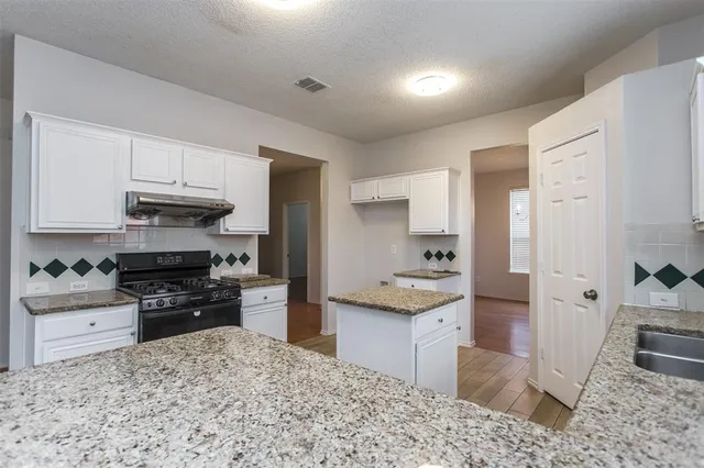 $2,600 | 738 Opal Lane, Mesquite, TX 75149