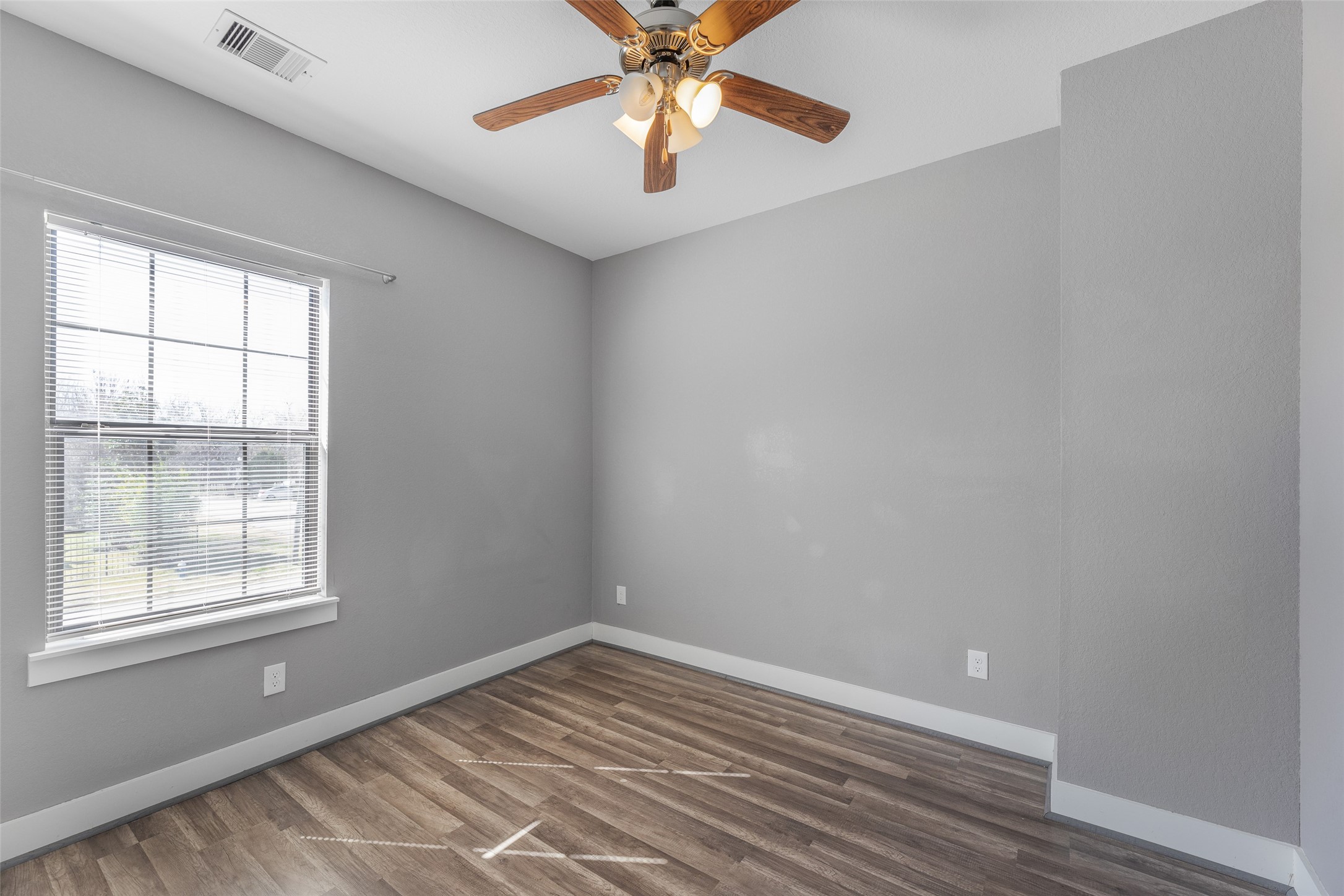 6501 Stratton Street Houston, TX 77023 - Photo 24 of 46 Tertiary bedroom.