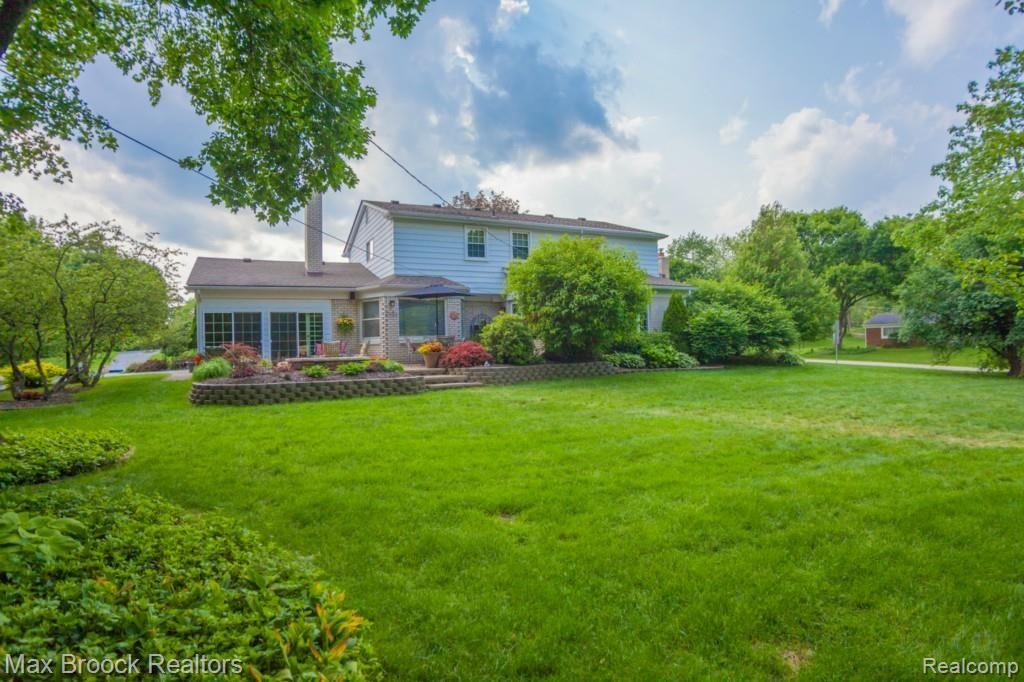 2715 Hunters Hill Road Bloomfield Hills, MI 48304 - Photo 42 of 45 IMG_1913.jpg