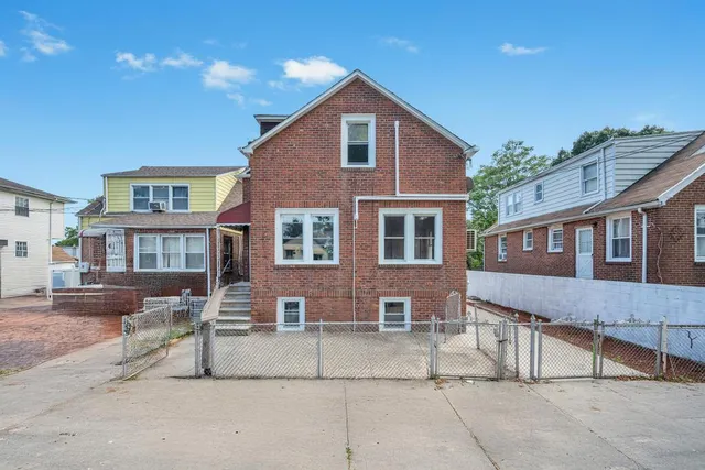 $829,999 | 225-20 111th Avenue | Queens Village