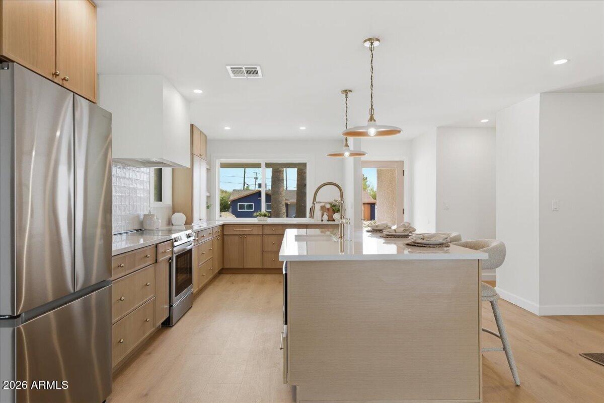 1024 East Butler Drive Phoenix, AZ 85020 - Photo 10 of 60 16-1024_E_Butler_Dr_16