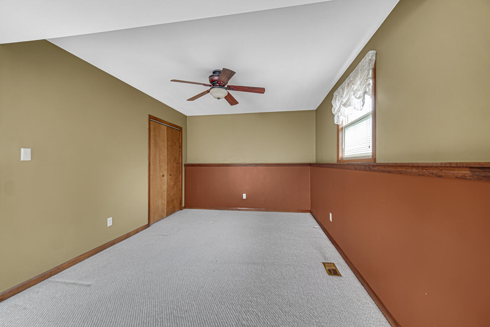 700 Meadow Lane Crown Point, IN 46307 - Photo 22 of 28 an empty room