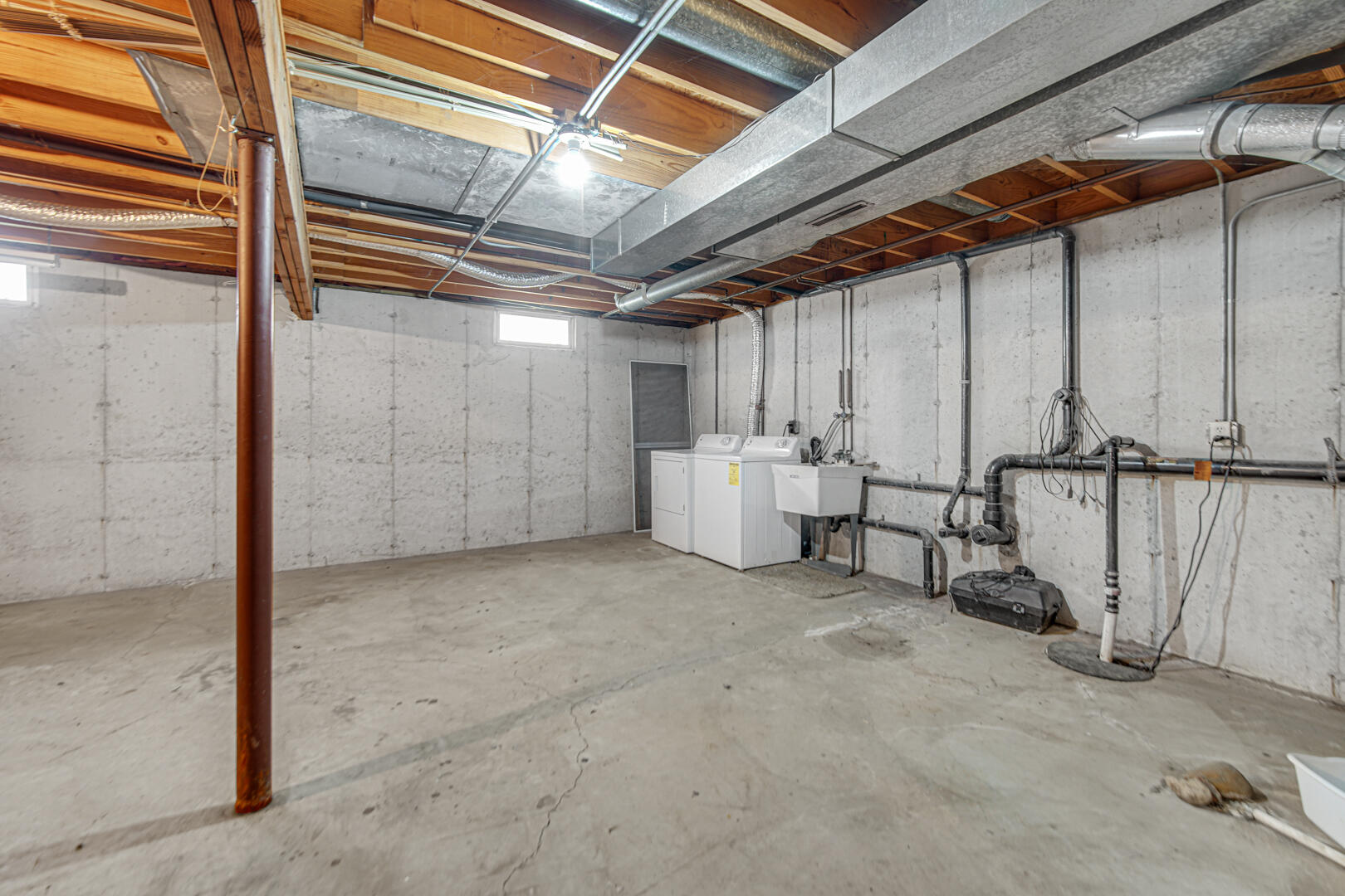 700 Meadow Lane Crown Point, IN 46307 - Photo 25 of 28 a view of a garage