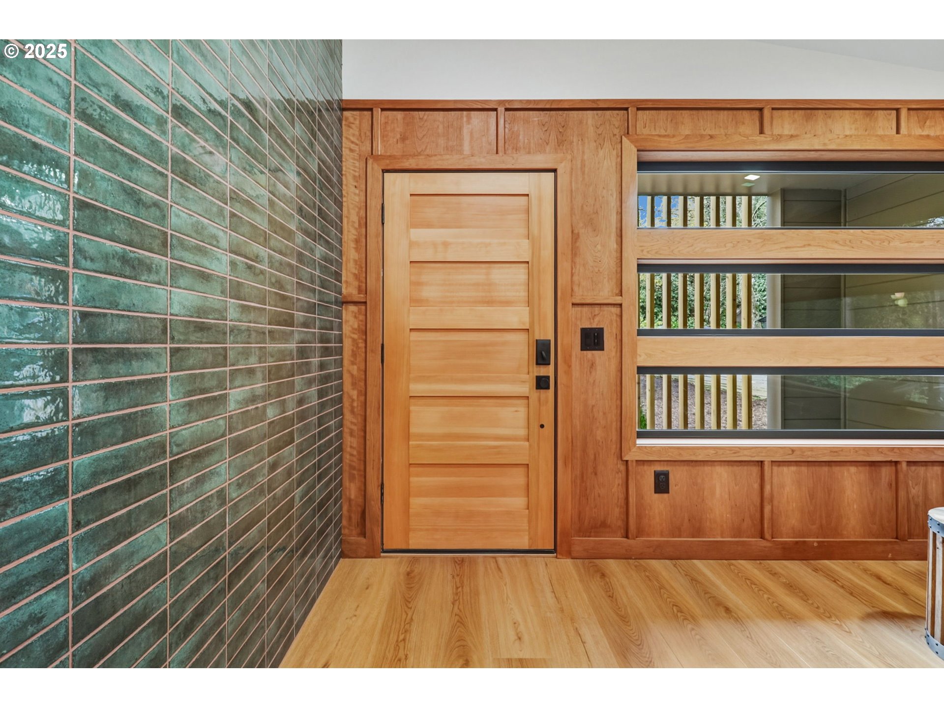 8014 Southwest 54th Avenue Portland, OR 97219 - Photo 5 of 44 Living Room/Entrance